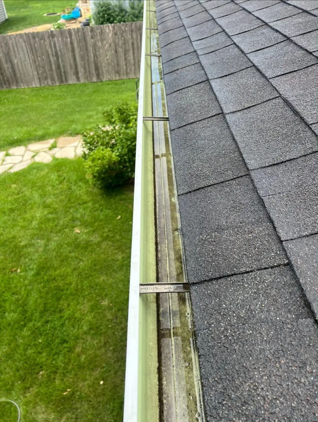 Gutter and roof edge cleaning